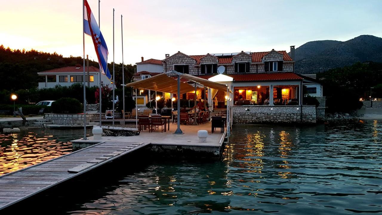 Sweet Village Hotel By The Sea Slano Exterior photo